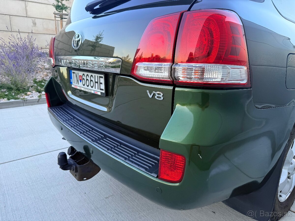 Toyota Land Cruiser 200 4.5 V8 - 8