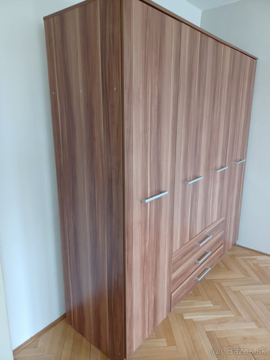 Veľká šatníková skriňa - 8