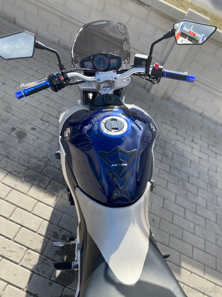 SUZUKI GSR - 8