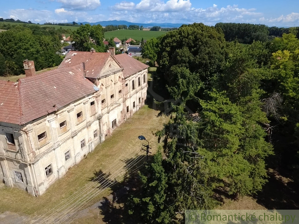 Kaštieľ plný histórie a krásy baroka v prostredí lipovej a - 8