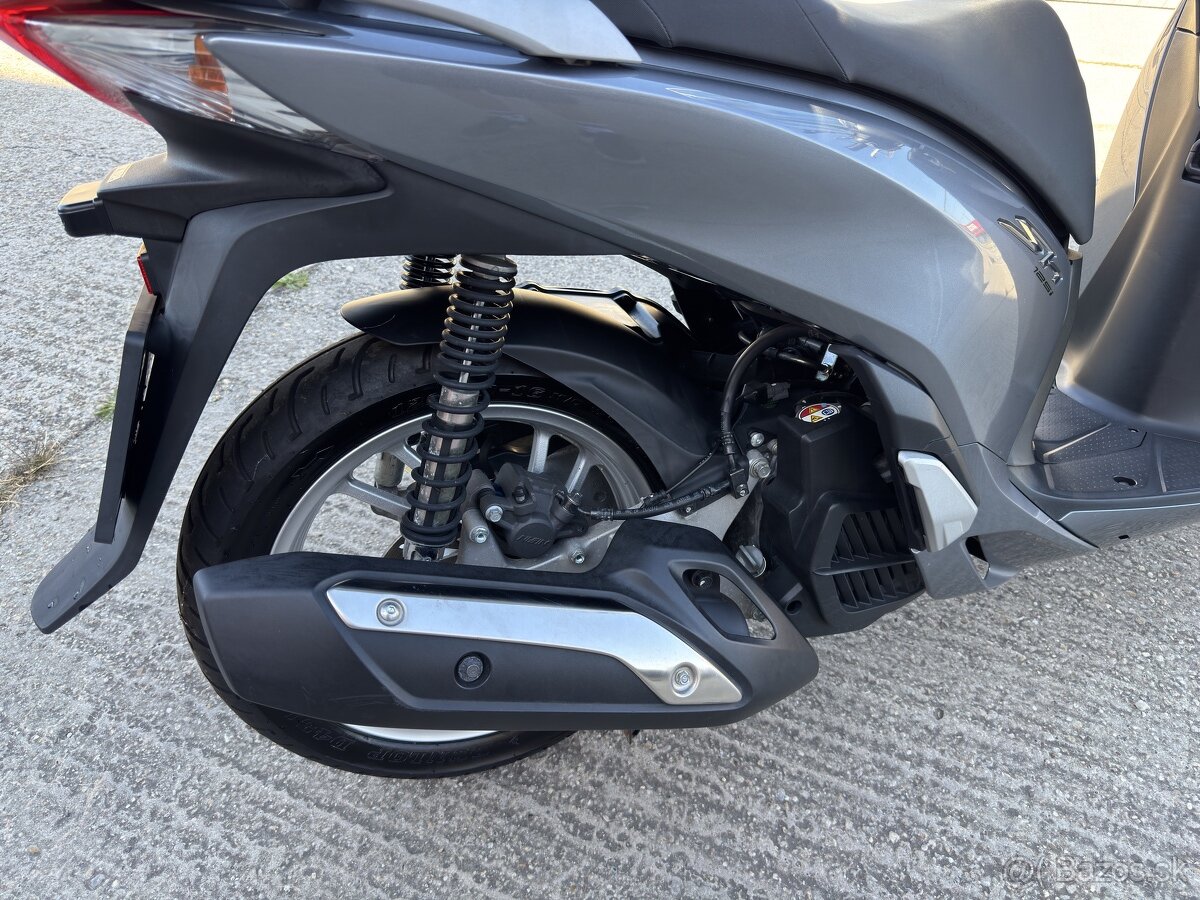Honda SH125i - 8
