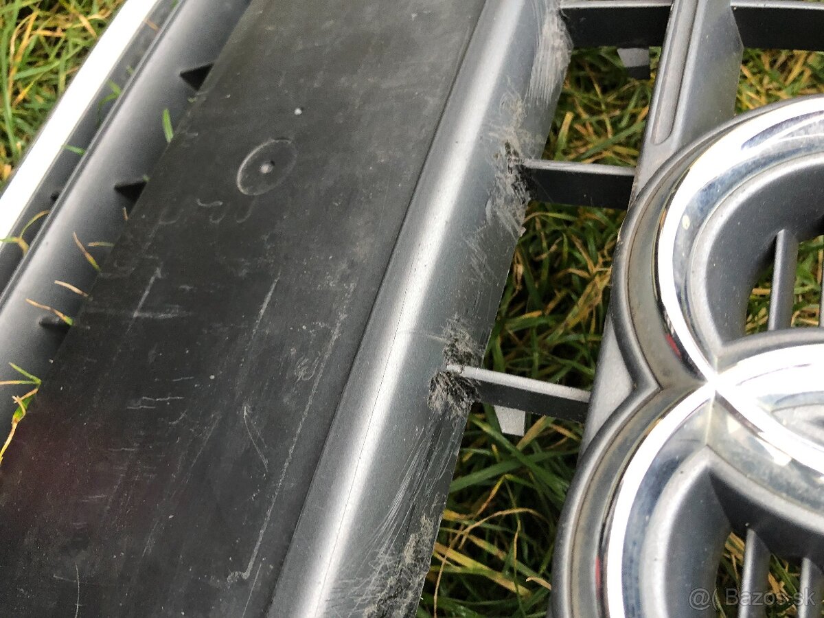 Maska audi a5 07-11 8T0 mrizka do narazniku znakk - 8