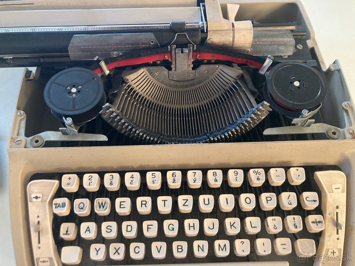 Písací stroj s kufríkom - 8