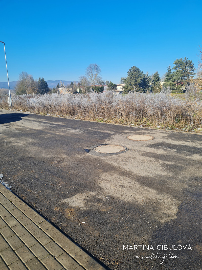 Na predaj je rovinatý stavebný pozemok – Sliač, lokalita Sln - 8