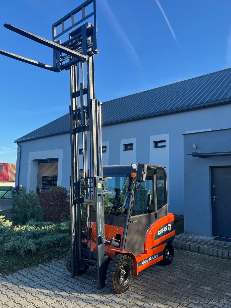 Elektrický vysokozdvižný vozík CPD - 25 Li-on - 8