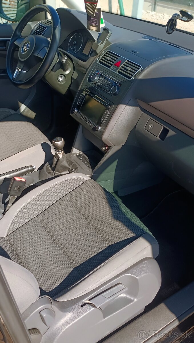 Volkswagen Touran - 8