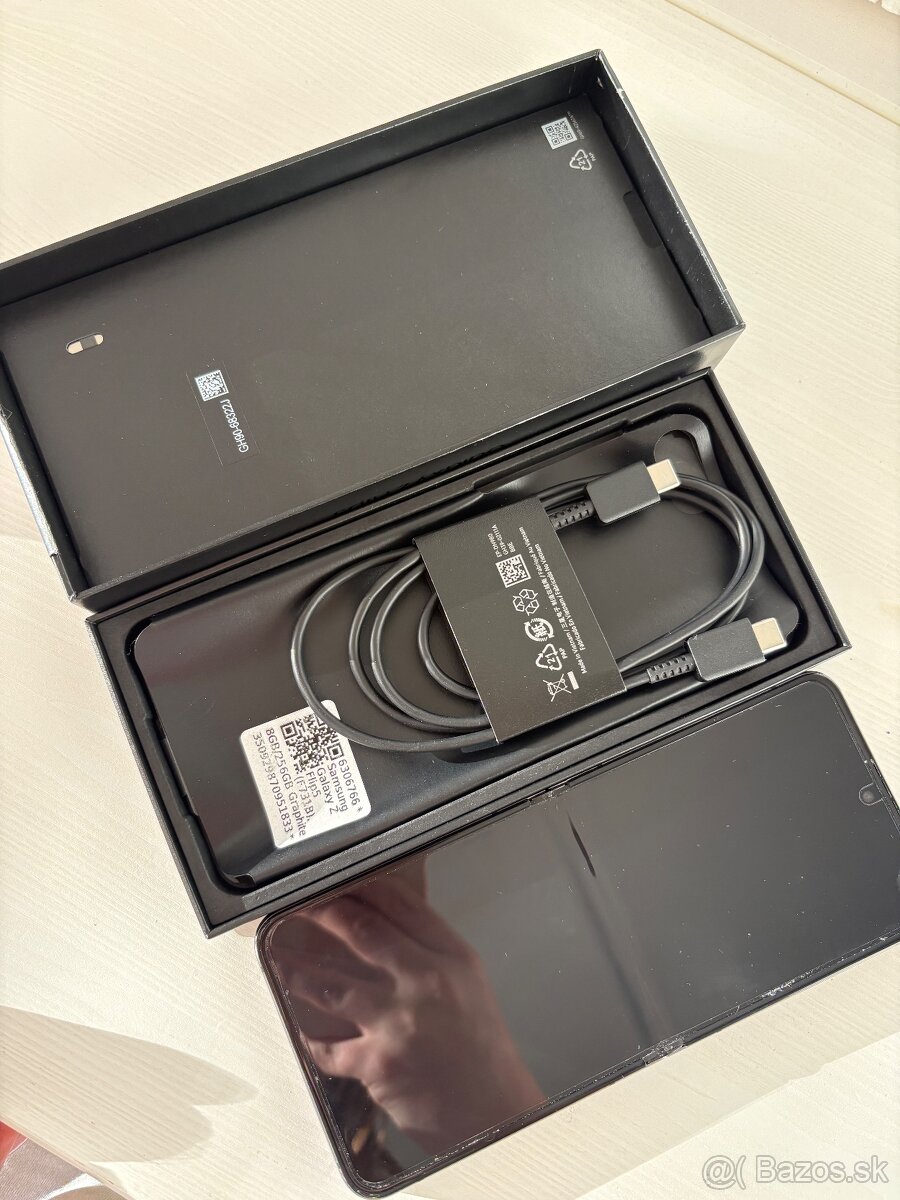 Samsung galaxy Z flip5 - 8