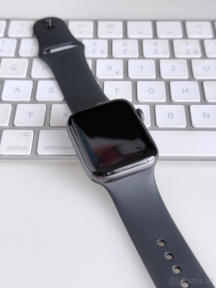 Apple Watch SE 1 GPS Space Gray 44mm - 8