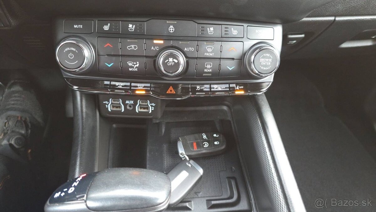 DODGE DURANGO RT 5.7 full srt paket záruka - 8