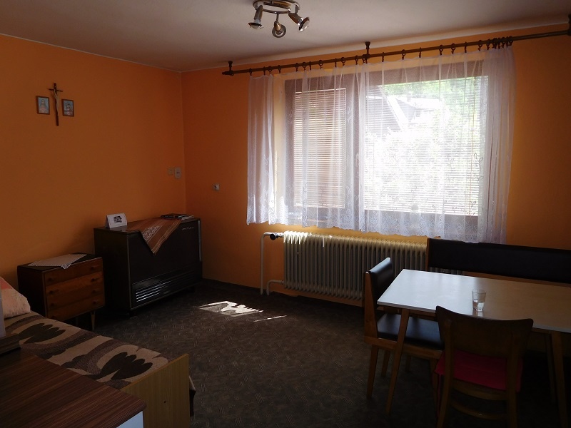 Na predaj čiastočne prerobený dom s pozemkom o výmere 699m2 - 8