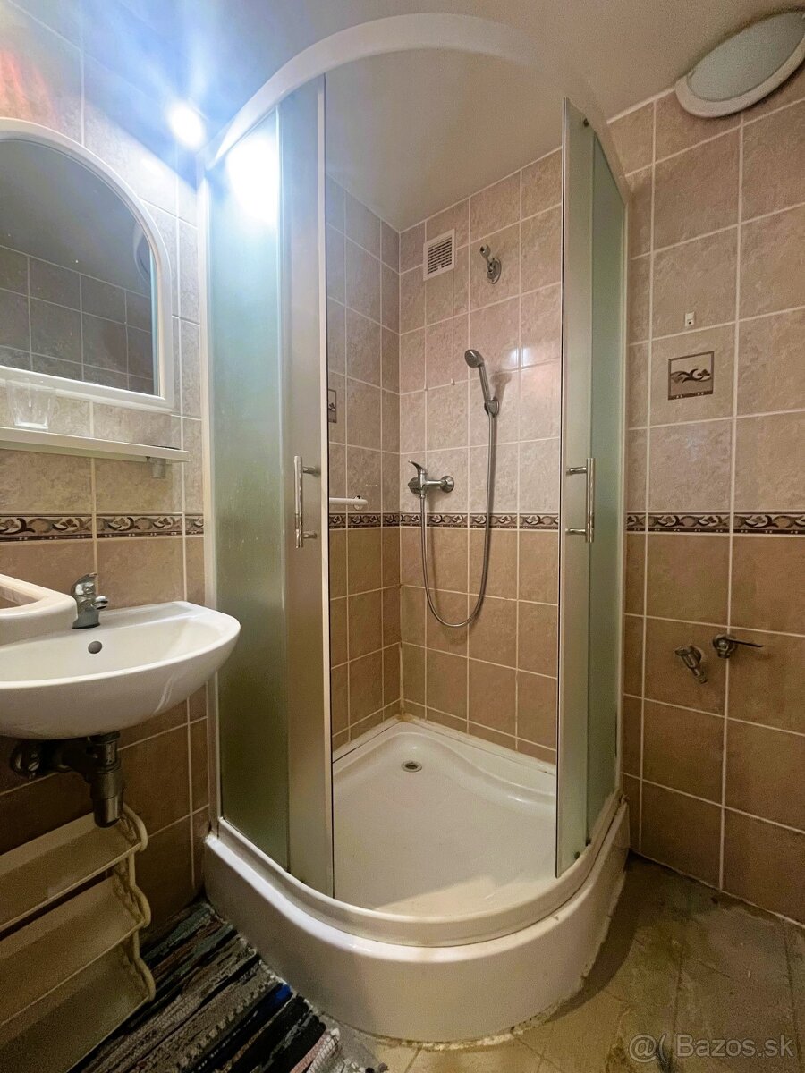 Priestranný,slnečný 3 izb. byt s balkónom,Kpt.Nálepku,Levice - 8