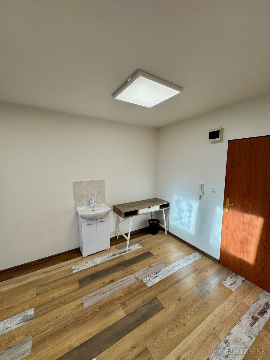 Kancelárske priestory -26 m2 - na Moyzesovej - 8