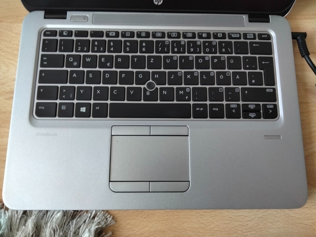 12" HP elitebook / 4-jadrový procesor / 8gb ram /256gb ssd/ - 8