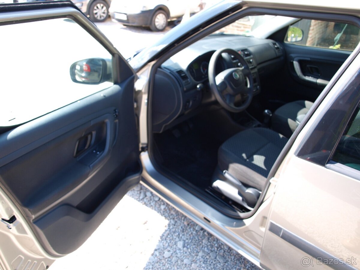 Škoda Roomster 1.2 TSI Comfort - 8