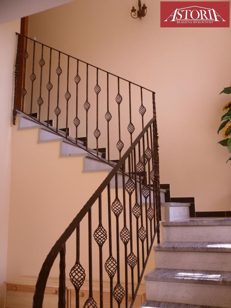 rodinný dom s 2 garážami - Martin - Stráne - 8