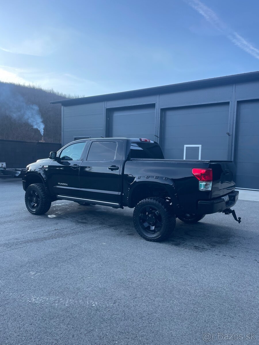 Predám Toyotu Tundru 5.7 - 8
