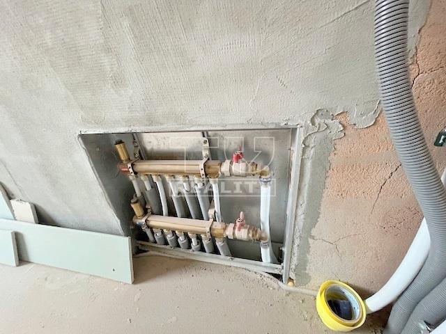 ROZOSTAVANÝ 2-PODLAŽNÝ DOM PRED DOKONČENÍM
RUŽOMBEROK-... - 8