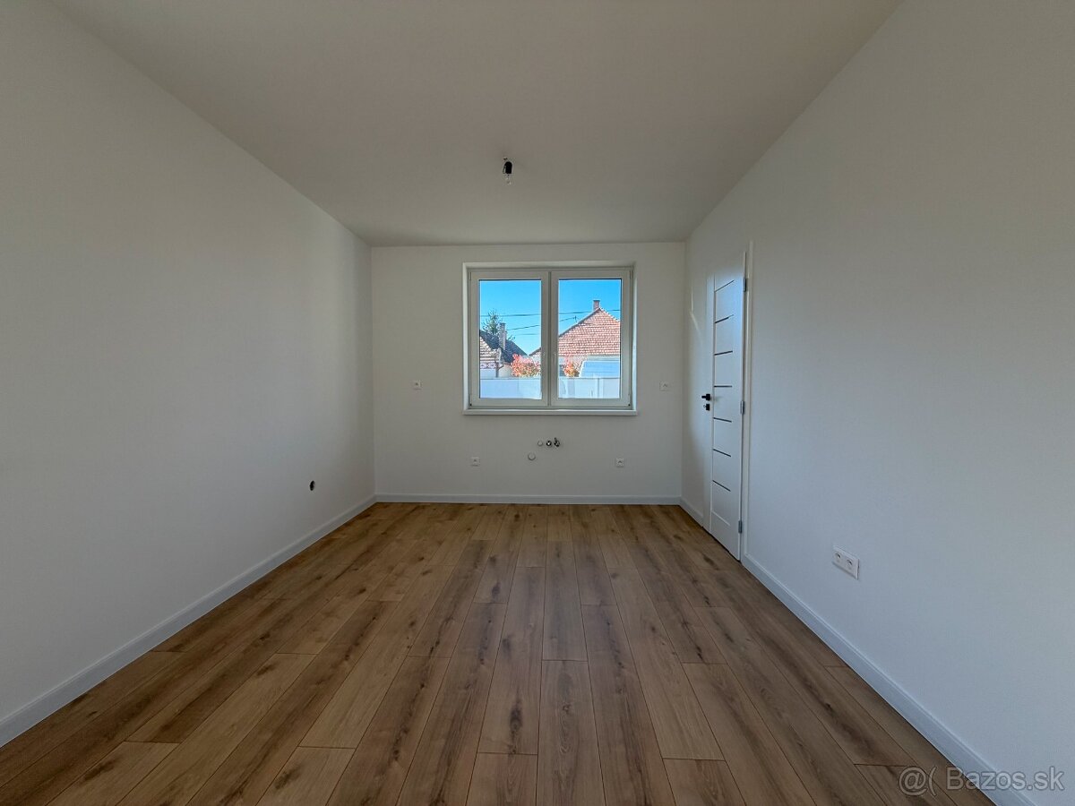 Moderný 4-izbový rodinný dom s garážou na predaj - 8