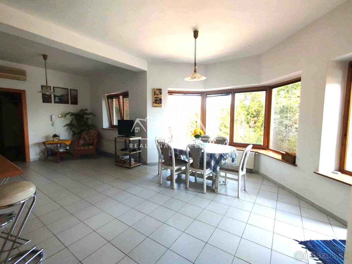 Výnimočný 7 izbový dom v Zbehoch – so saunou a bazénom - 8