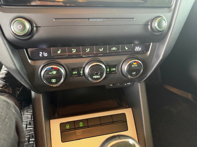 Škoda Octavia Combi 1.6 TDI 110k Ambition - 8