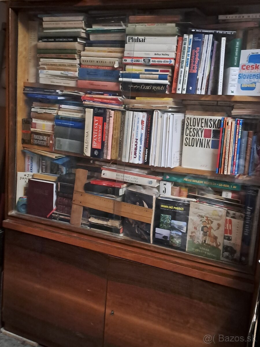 Knihovna/vitrína, autor Jindřich Halabala - 8