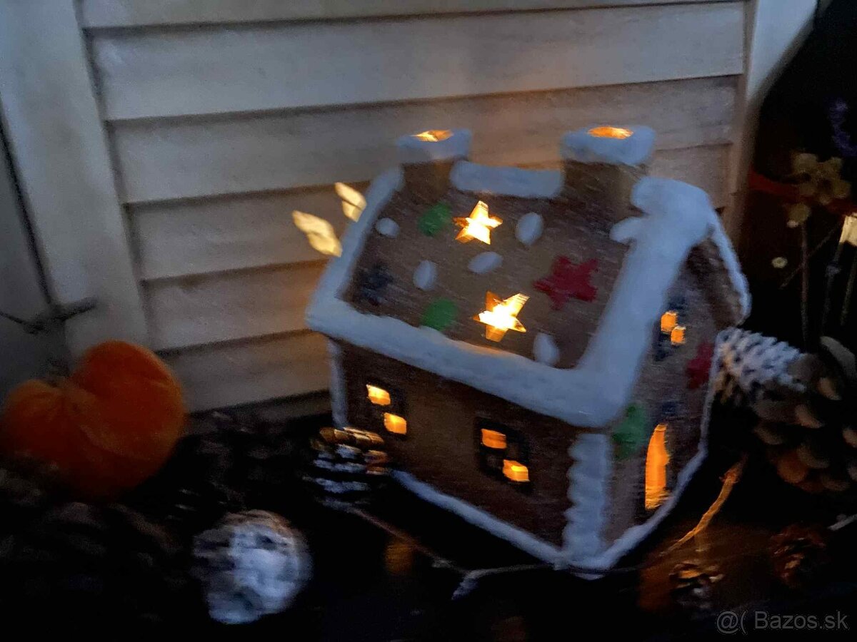 Svietiaci perníkový domček - 8