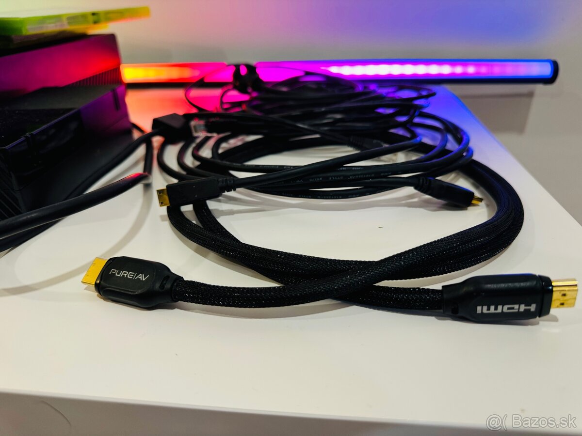 8 - TOP STAV XBOX ONE,3x ovládač,FIFA2020,GTA Liberty,C.S.I - 8