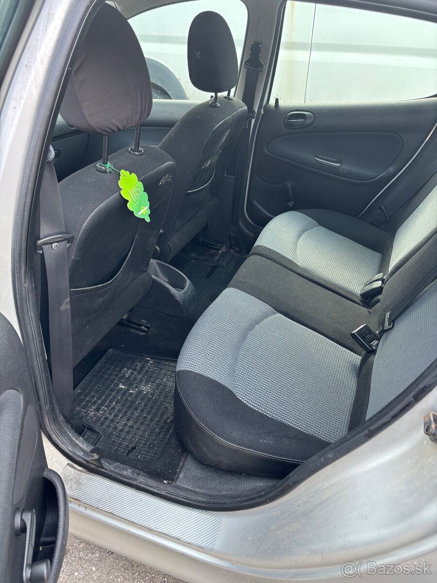 Peugeot 206 - 8