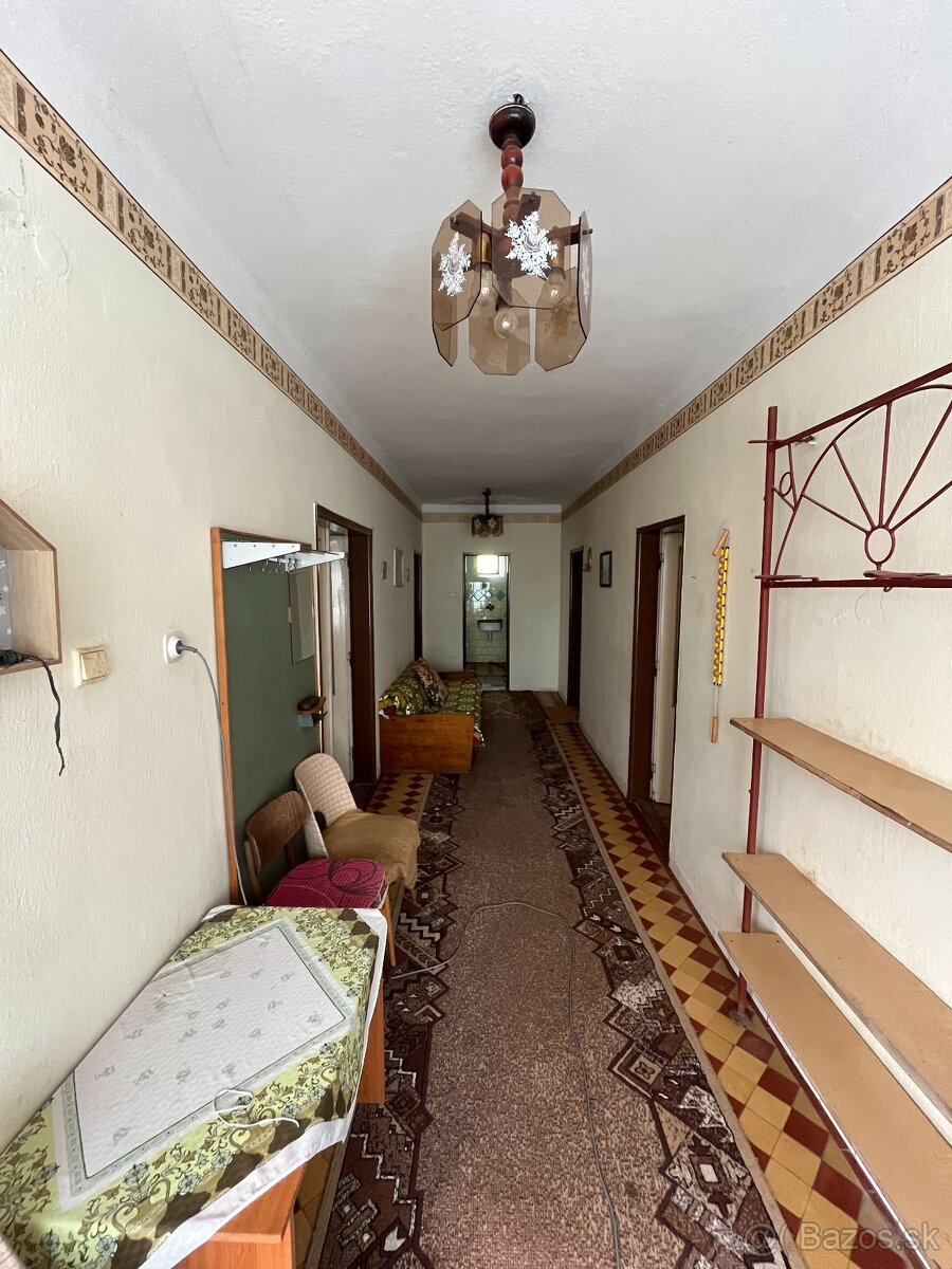 Rodinný dom s veľkým pozemkom na hlavnej ulici - Bešeňov - 8