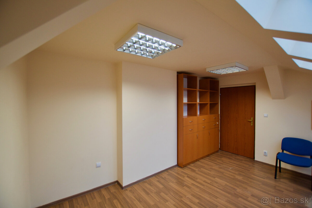 Rekonštruované kancelárske priestory s výmerou 73 m2, v cent - 8