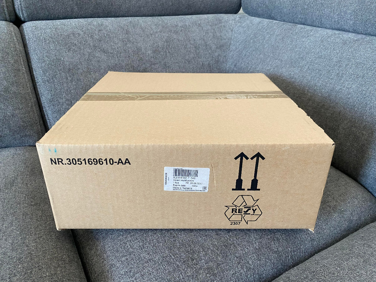 Nový originálny zrezaný trojramenný MF volant Škoda červená - 8