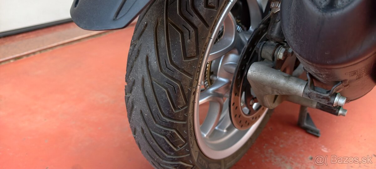 Piaggio Medley 150 - 8