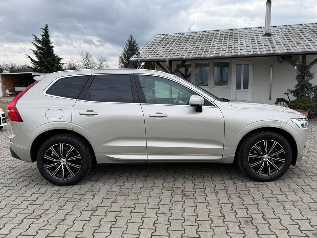 Volvo XC60 D5 Momentum AWD A/T - 8