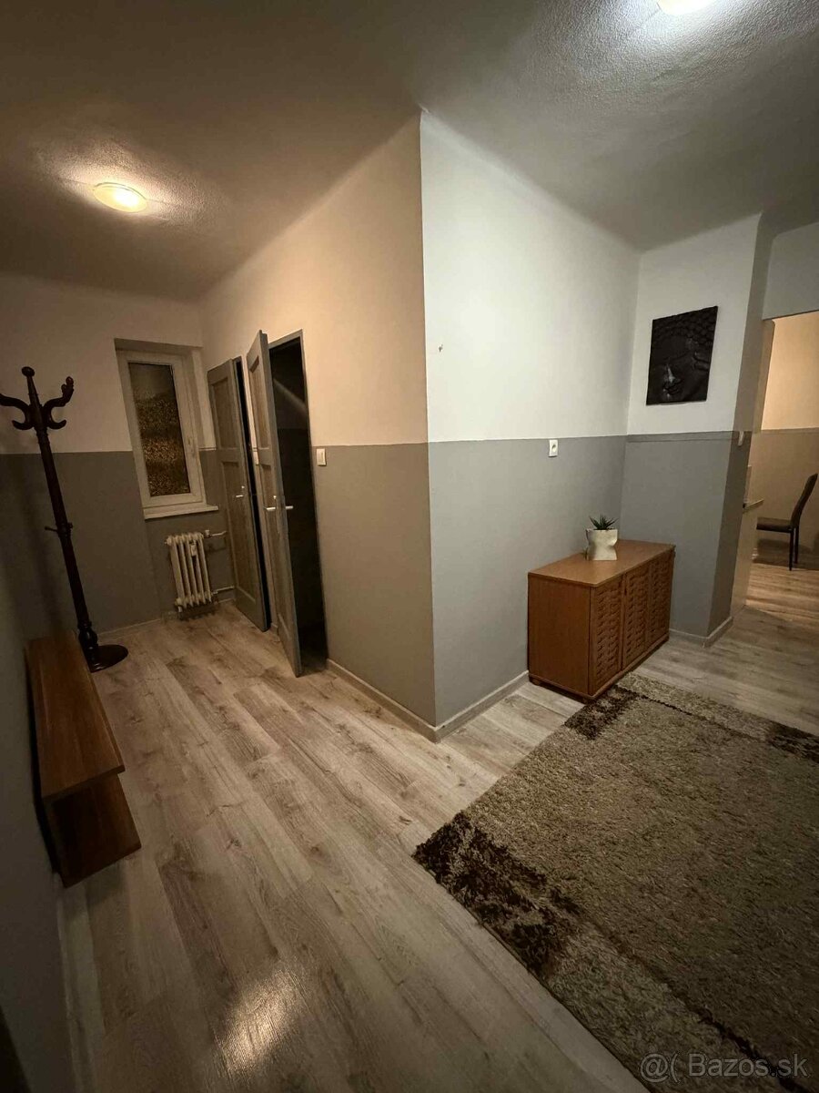 HZ-23 Na prenájom celkom zariadený 2 izbový byt v Komárne - 8