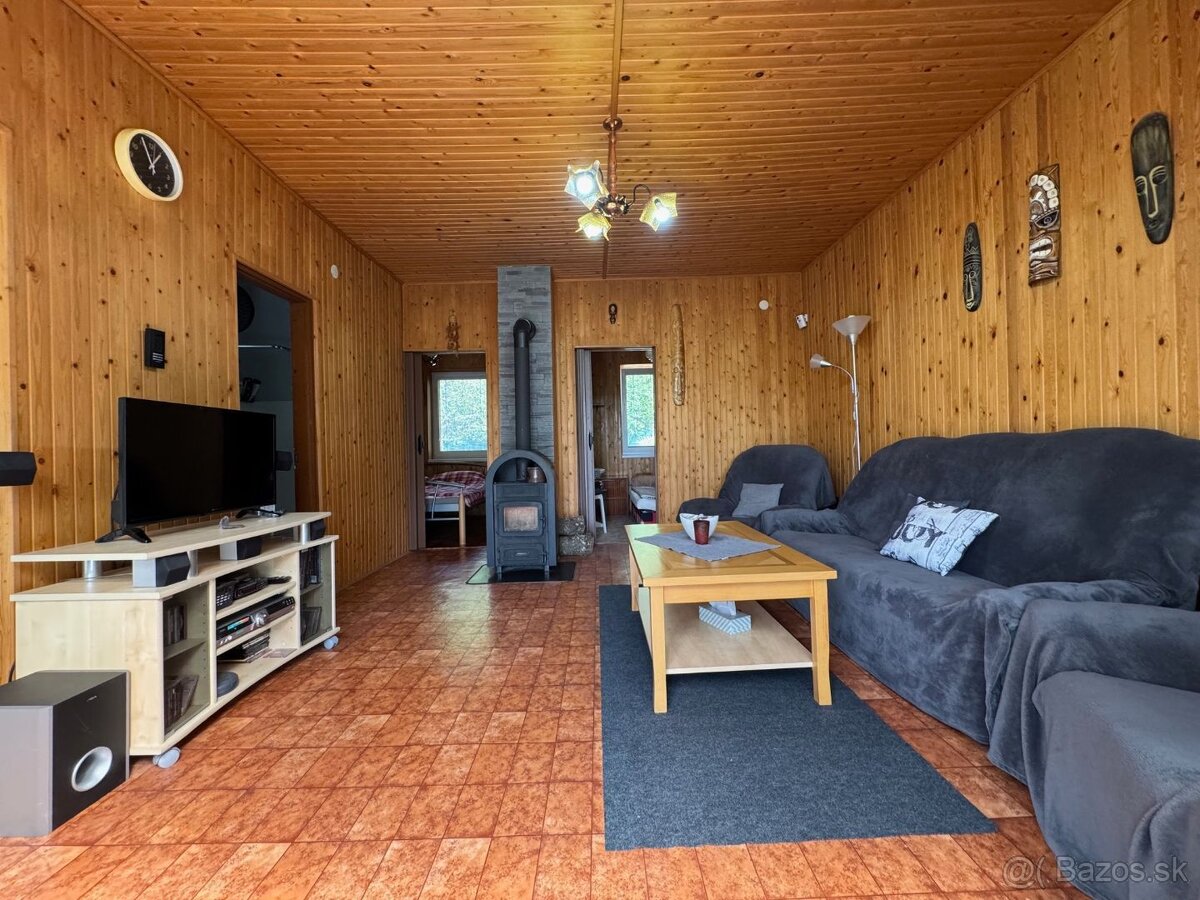 MAĎARSKO - JAZERO RAKACA - POSCHODOVÁ 4 IZBOVÁ CHATA, KUCHYŇ - 8