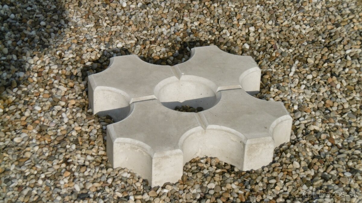 PREDAM VYBROLIATU DLAŽBU - 8