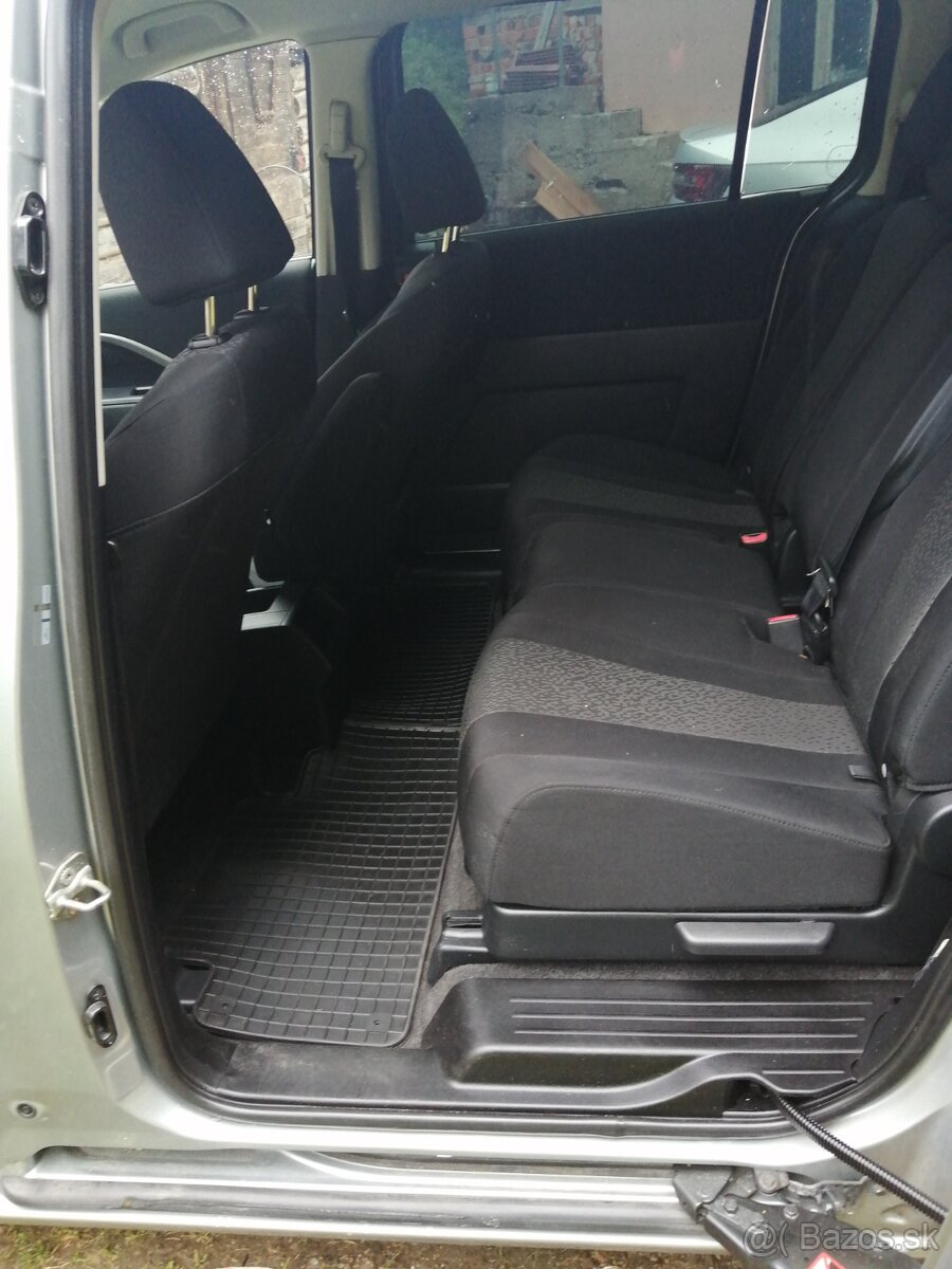 Mazda 5 - 8