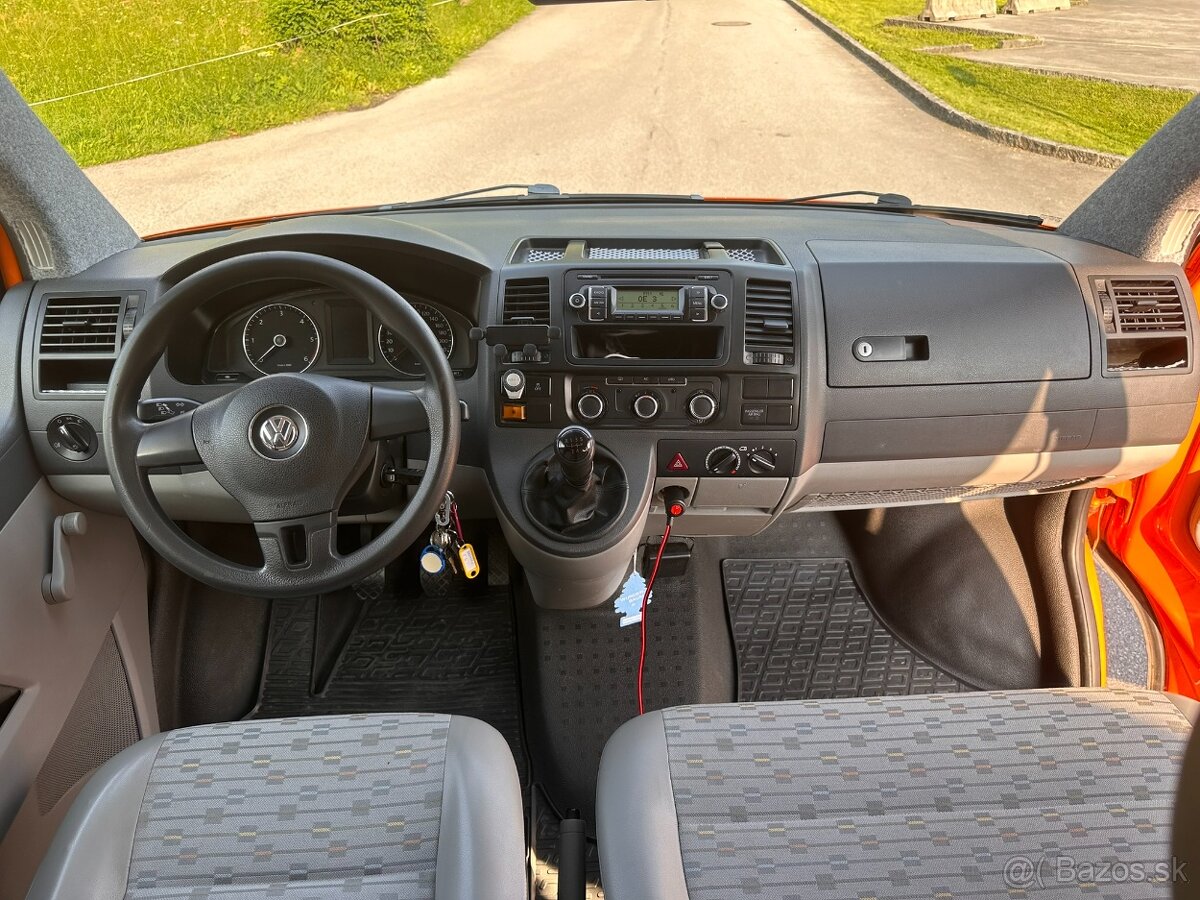 Auto karavan Volkswagen T5 - 8