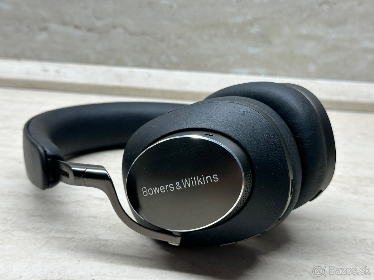 Bowers & Wilkins PX8 - 8