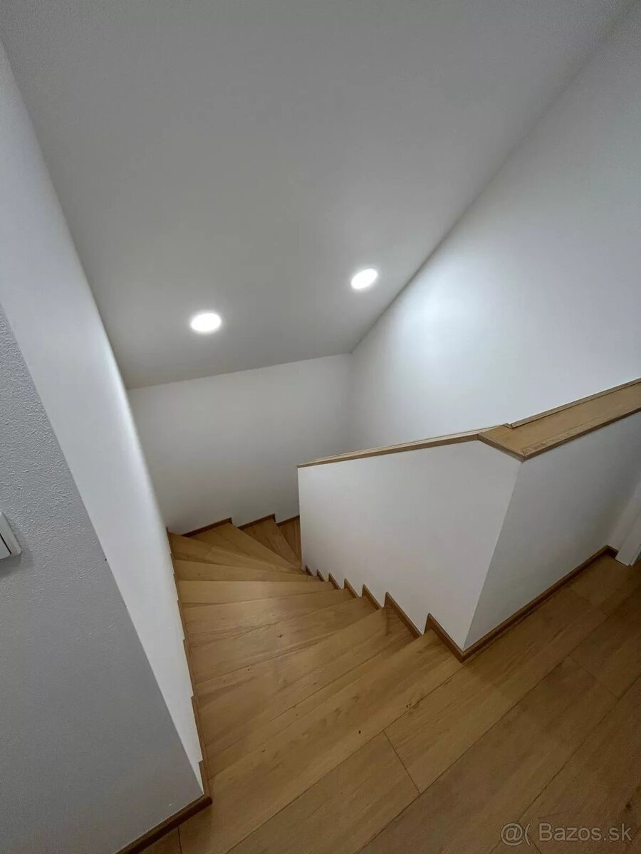 NA PREDAJ 3i mezonet, čiastočne zariadený dom,ul.Pezinská,Ch - 8