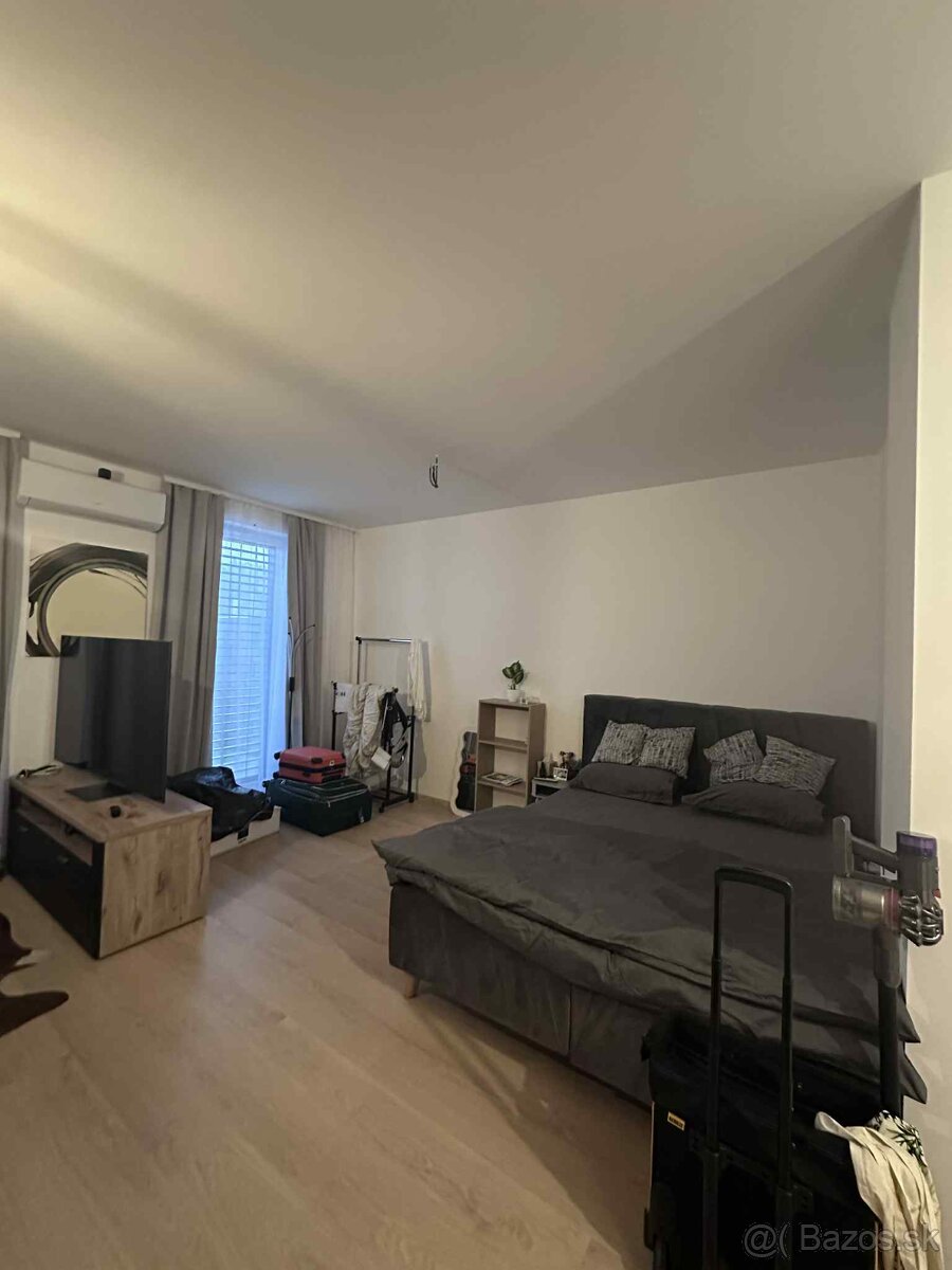 Moderný byt so záhradou Malacky - 8