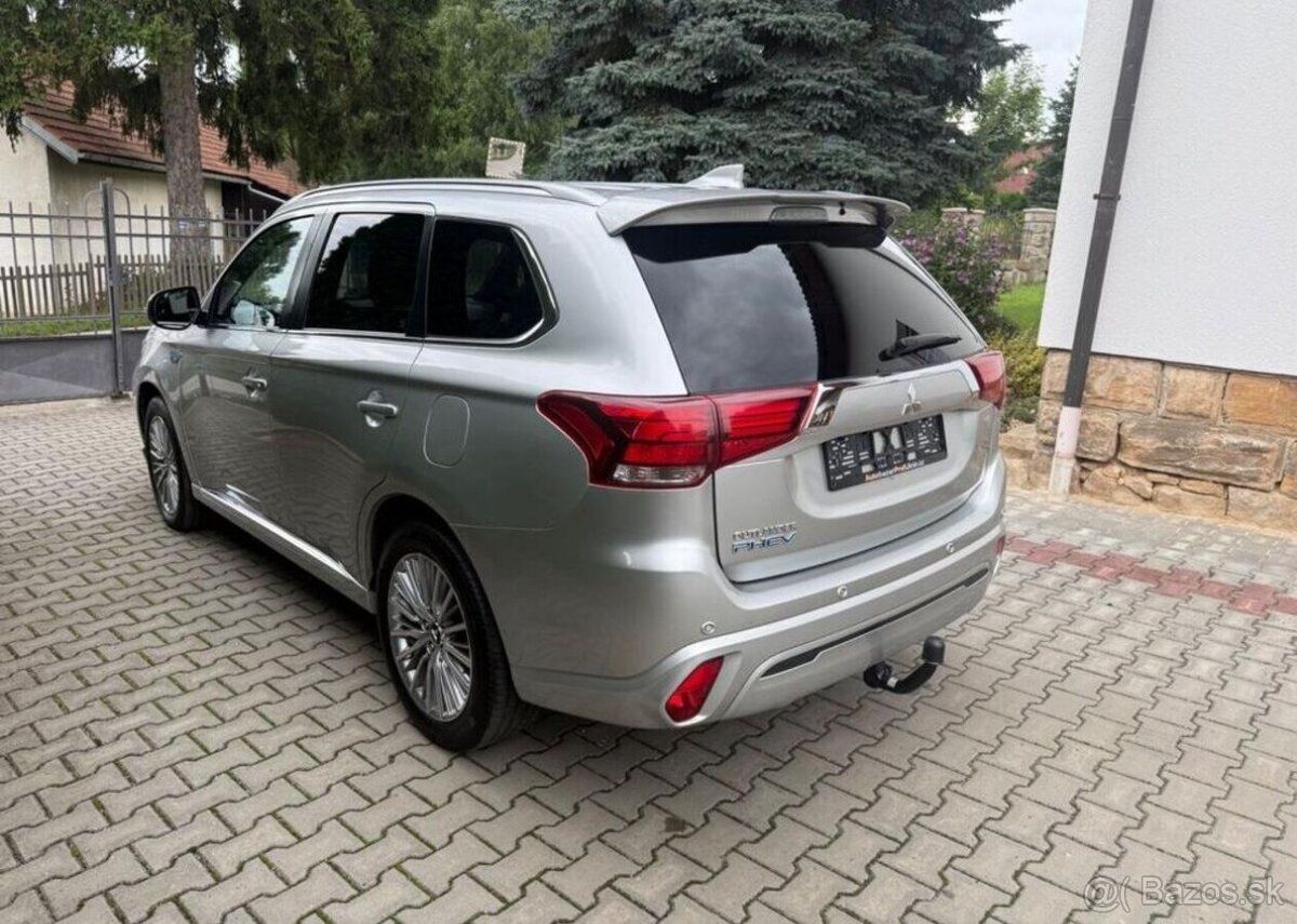 Mitsubishi Outlander 2,4 PHEV Top 4WD odpočet DPH benzín - 8