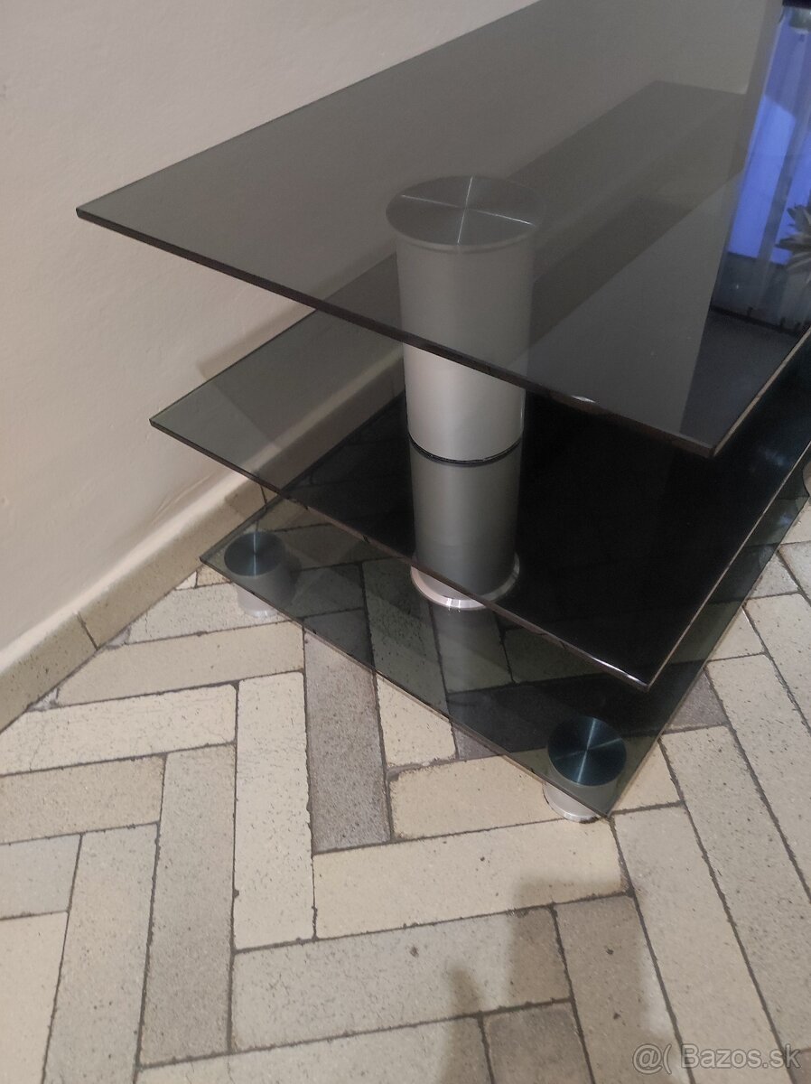 Stolík pod televízor - 8