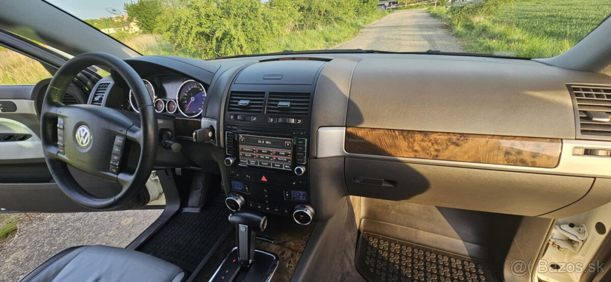 VW Touareg 3.0 TDI INDIVIDUAL 176 kW - 8