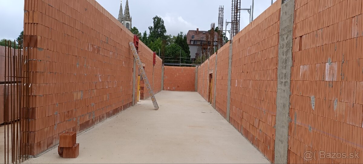 Partia murárov zháňa zákazky na rok 2026 - 8