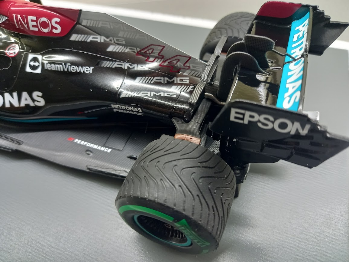 F1 MERCEDES W12 HAMILTON VÍTĚZ GP RUSKA 2021 SPARK 1:18 - 8
