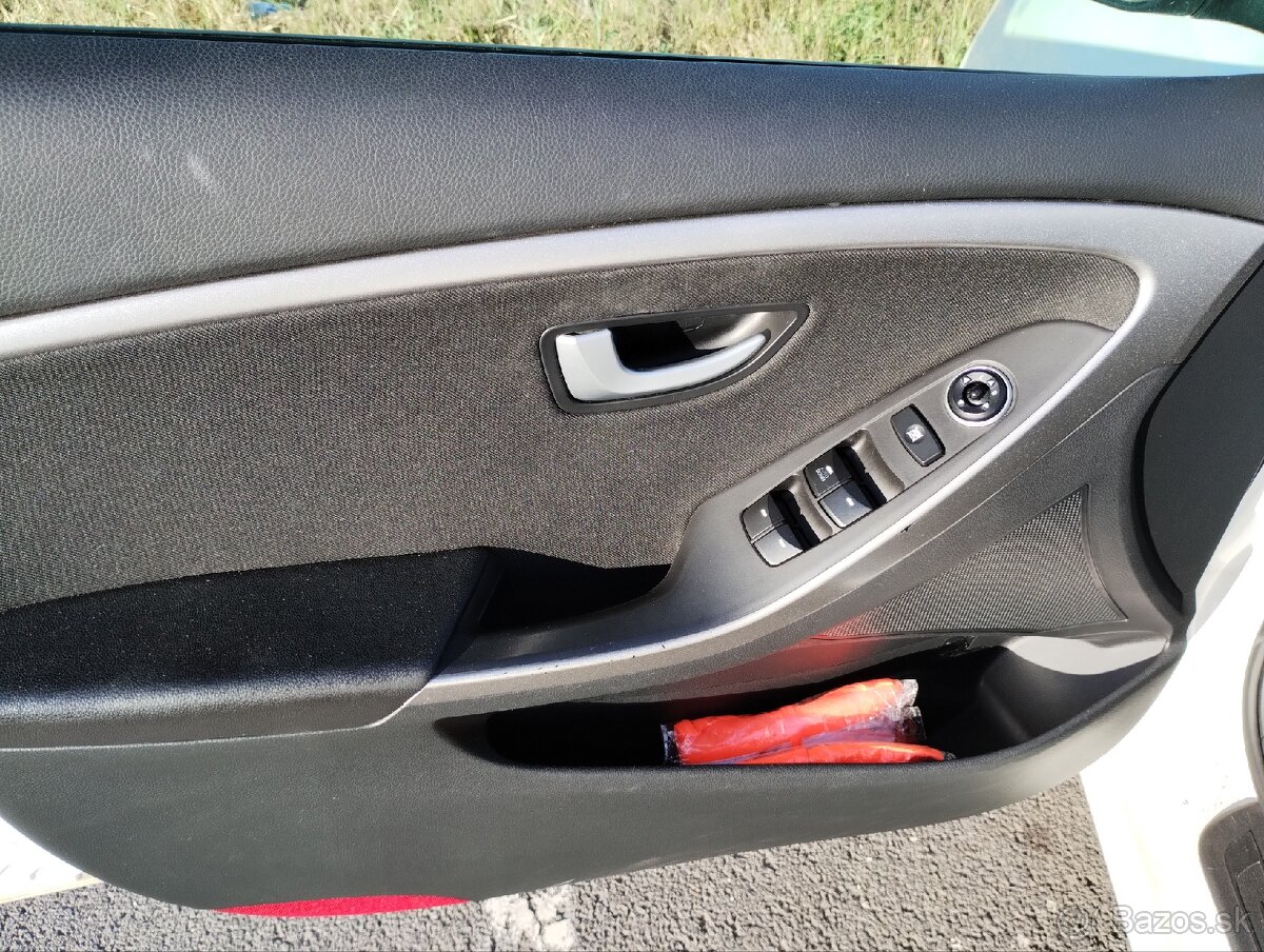 Hyundai i30 cw 1.6 crdi - 8