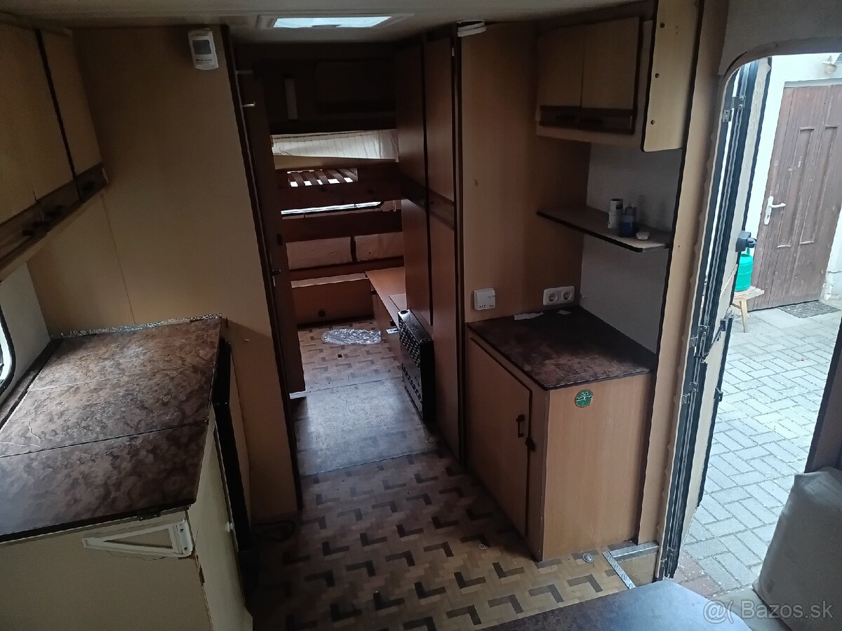 Obytný príves, karavan - 8