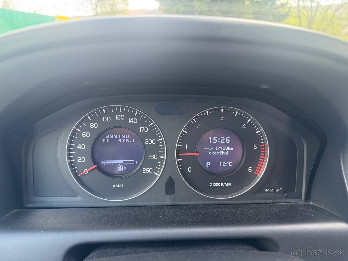 Volvo XC60 2.4d automat AWD - 8