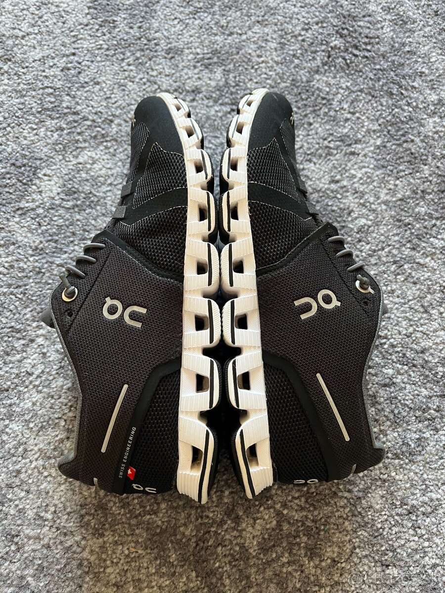 On Runnnig, model Cloud, velikost 38,5 černobílé - 8